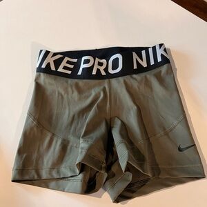 🫒 🫒 Nike Pros Olive Green Athletic Shorts Dri Fit 🫒 🫒